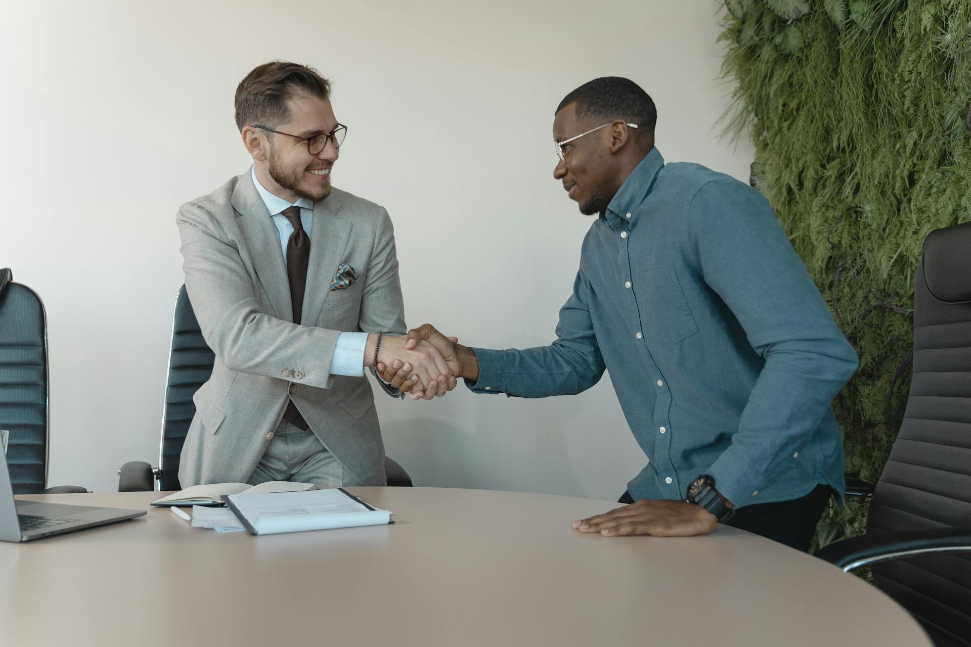 Recruitment meeting between an employer and candidate for a temporary role 